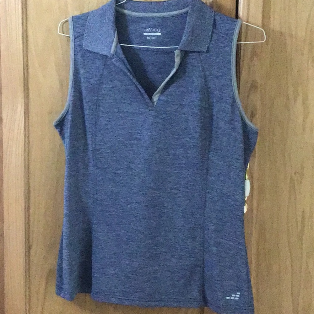 Sleeveless shirt